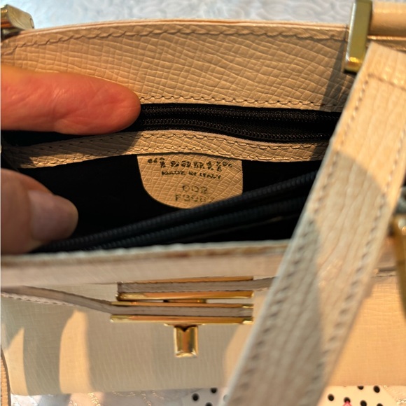 Lovely Couture Ivory Handbag - Picture 4 of 4